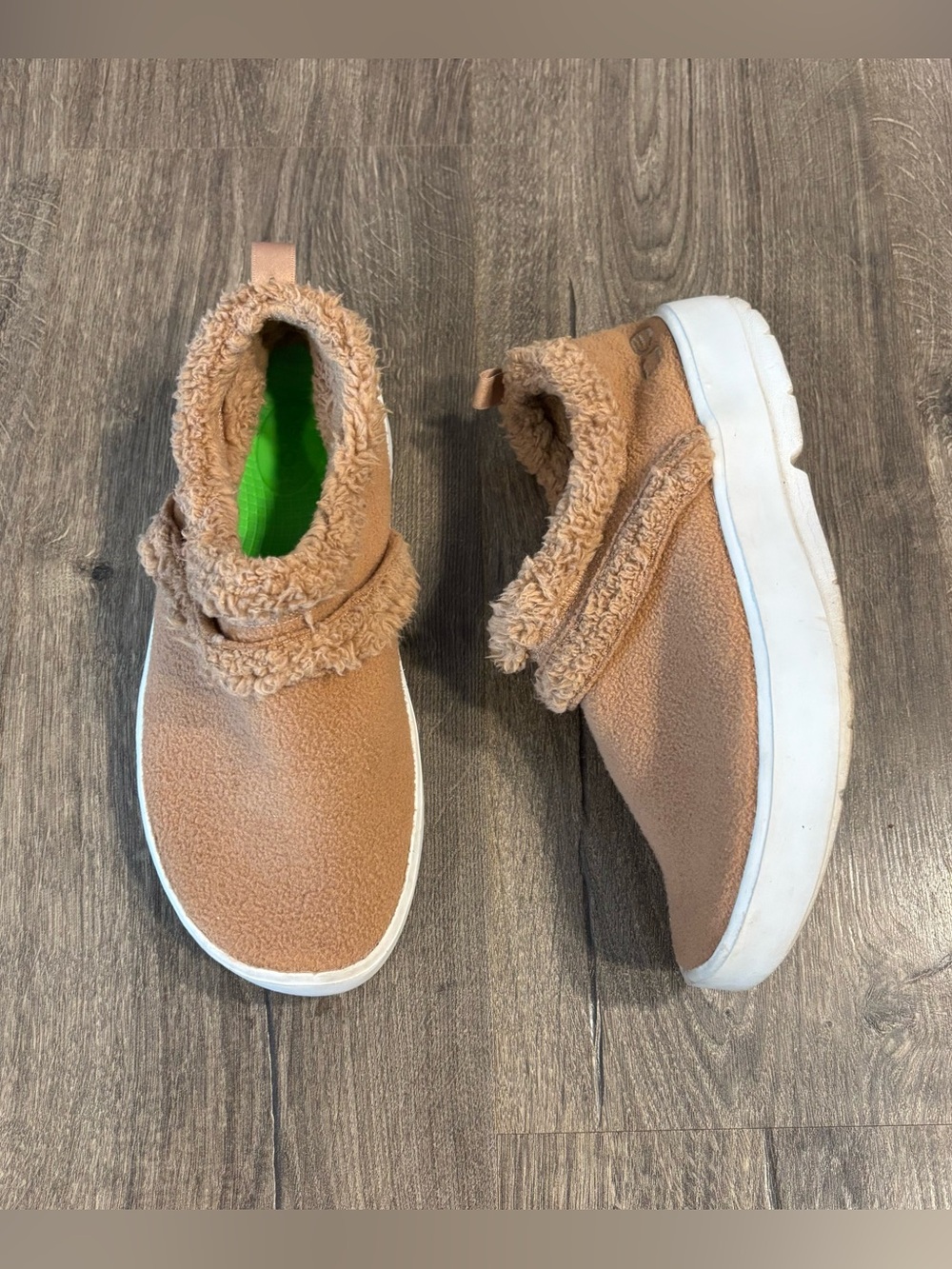 OOFOS OOcoozie Low Womens Brown/Tan White Casual Slip On Recovery Shoes Sz 7?